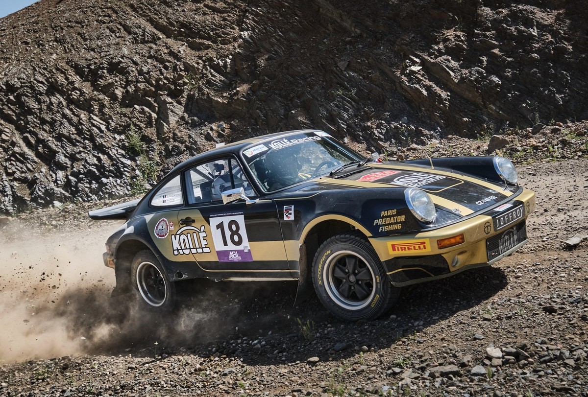 Après les pistes du Maroc, la Porsche partira à l'assaut des petites routes du Morvan.